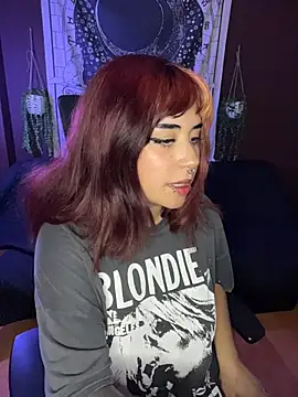 Snapshot of karinari chatting on 11.16.25 karinari online show from 11.16.25