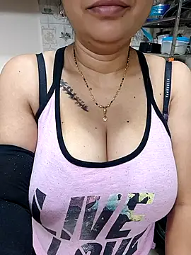 Queen Nightt online show from 09.15.25