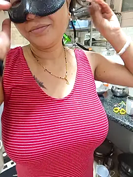 Queen Nightt online show from 11.28.25