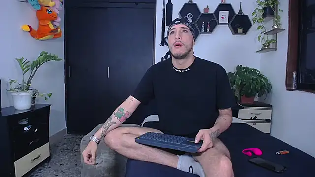 Snapshot of Borsalino_Adam chatting on 10.19.25 Borsalino Adam online show from 10.19.25