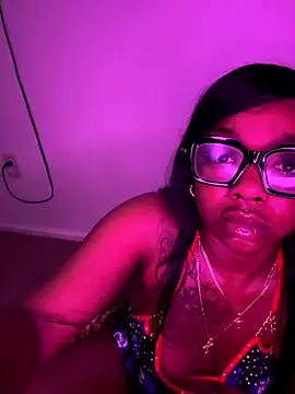 Snapshot of Wetdollface chatting on 10.25.25 Wetdollface online show from 10.25.25