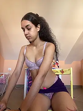 Snapshot of Sora_pasquale chatting on 09.25.25 Sora pasquale online show from 09.25.25