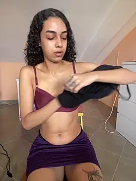 Snapshot of Sora_pasquale chatting on 10.01.25 Sora pasquale online show from 10.01.25