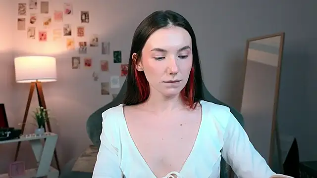 Snapshot of TinysRoses chatting on 10.20.25 TinysRoses online show from 10.20.25