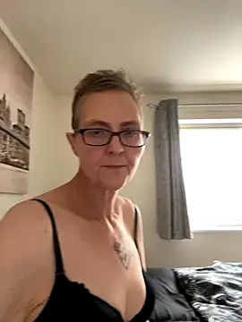 Curvy-Jinx online show from 10.08.25