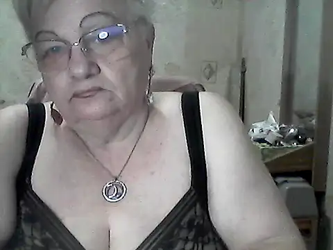 Snapshot of NatalieNorth chatting on 09.22.25 NatalieNorth online show from 09.22.25