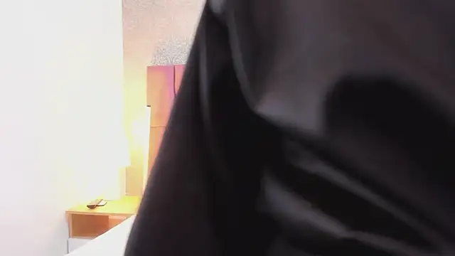 Snapshot of MartinaRizzi chatting on 10.27.25 MartinaRizzi online show from 10.27.25