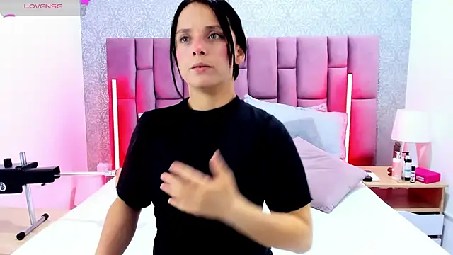 Snapshot of MartinaRizzi chatting on 10.29.25 MartinaRizzi online show from 10.29.25