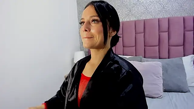 Snapshot of MartinaRizzi chatting on 11.28.25 MartinaRizzi online show from 11.28.25