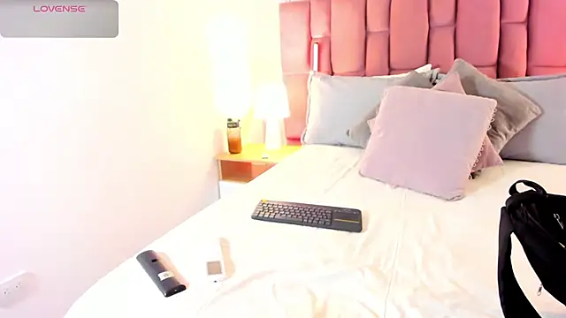 Snapshot of MartinaRizzi chatting on 12.05.25 MartinaRizzi online show from 12.05.25