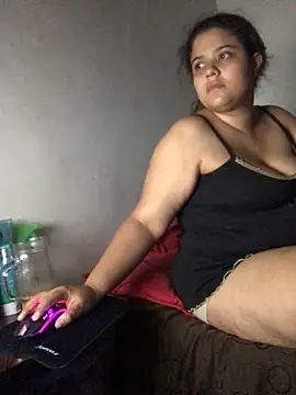 Snapshot of luisahot_9727 chatting on 10.19.25 luisahot 9727 online show from 10.19.25