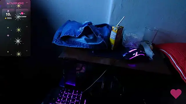 Snapshot of luisahot_9727 chatting on 10.28.25 luisahot 9727 online show from 10.28.25