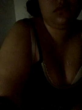 Snapshot of luisahot_9727 chatting on 11.03.25 luisahot 9727 online show from 11.03.25