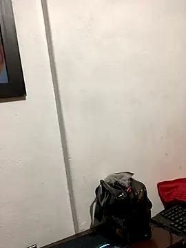 Snapshot of luisahot_9727 chatting on 11.13.25 luisahot 9727 online show from 11.13.25