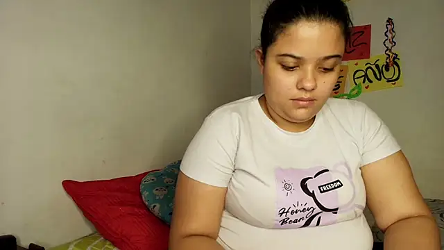 Snapshot of luisahot_9727 chatting on 11.26.25 luisahot 9727 online show from 11.26.25