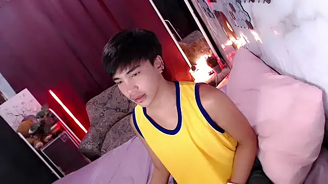 Snapshot of xblack_clover chatting on 10.02.25 xblack clover online show from 10.02.25