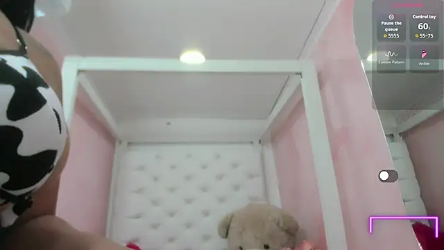 samantamilk6 online show from 10.30.25