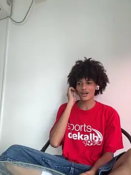 Snapshot of Max_Rain chatting on 09.19.25 Max Rain online show from 09.19.25