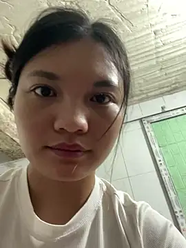 Snapshot of Duyen02 chatting on 10.13.25 Duyen02 online show from 10.13.25