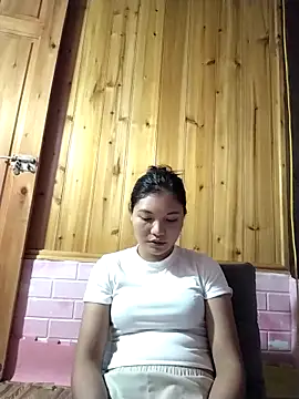 Snapshot of Duyen02 chatting on 10.18.25 Duyen02 online show from 10.18.25