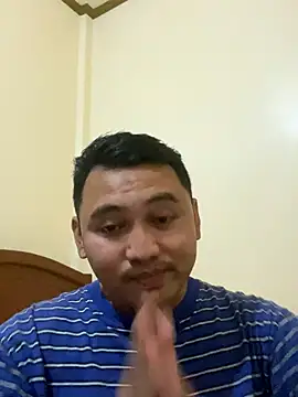 Snapshot of BicuriousExploer chatting on 11.14.25 BicuriousExploer online show from 11.14.25