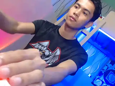 Snapshot of Demure_Asian143 chatting on 10.06.25 Demure Asian143 online show from 10.06.25