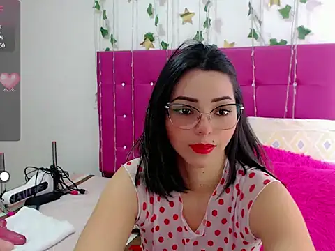 sara arias00 online show from 10.13.25