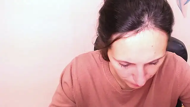 Snapshot of AlissaJersi chatting on 10.01.25 AlissaJersi online show from 10.01.25