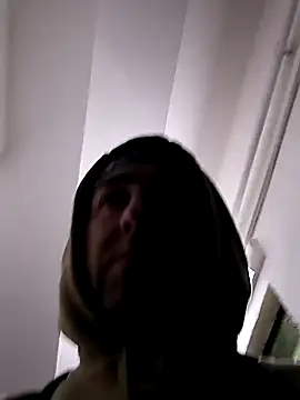 Snapshot of PopaOctavian chatting on 10.11.25 PopaOctavian online show from 10.11.25