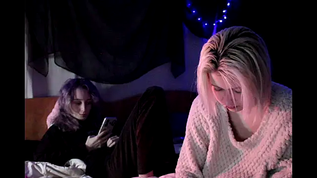 Snapshot of Avny_Loki chatting on 10.06.25 Avny Loki online show from 10.06.25