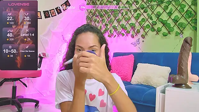 Karen Ariass online show from 10.22.25