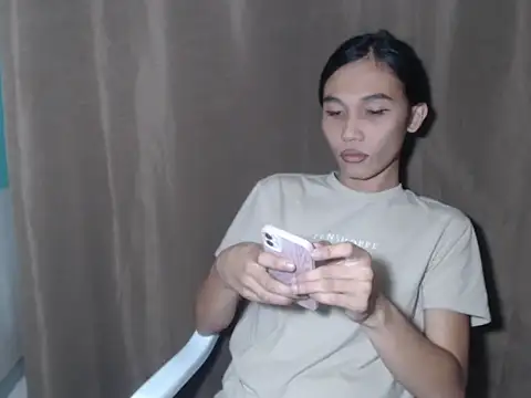 Snapshot of Urfucking_khloe1 chatting on 09.20.25 Urfucking khloe1 online show from 09.20.25