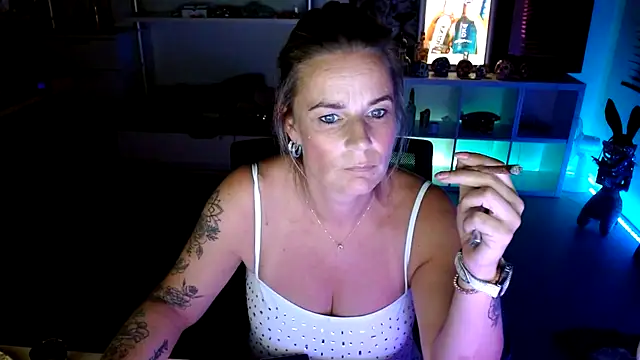 Snapshot of Mrs-Aurora chatting on 10.13.25 Mrs-Aurora online show from 10.13.25