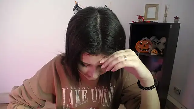 Katrin kiss  online show from 11.12.25