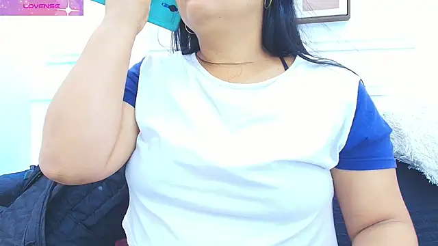 Snapshot of Daisy_Price chatting on 11.15.25 Daisy Price online show from 11.15.25