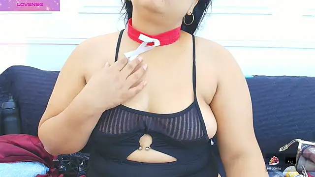 Snapshot of Daisy_Price chatting on 11.18.25 Daisy Price online show from 11.18.25