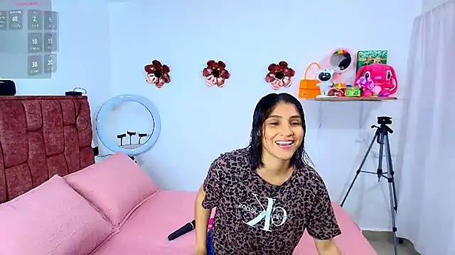 Lunna desire online show from 12.04.25