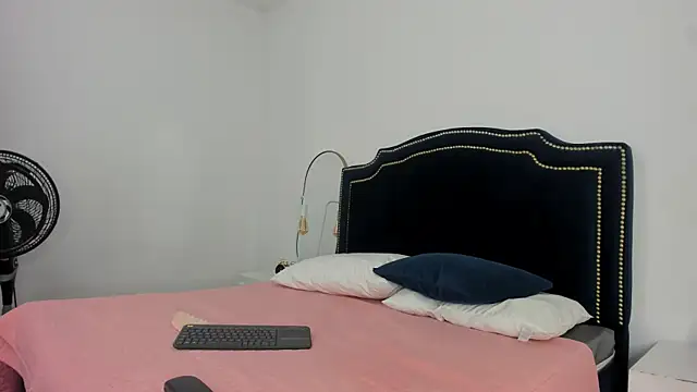 LiliCarterm online show from 10.27.25