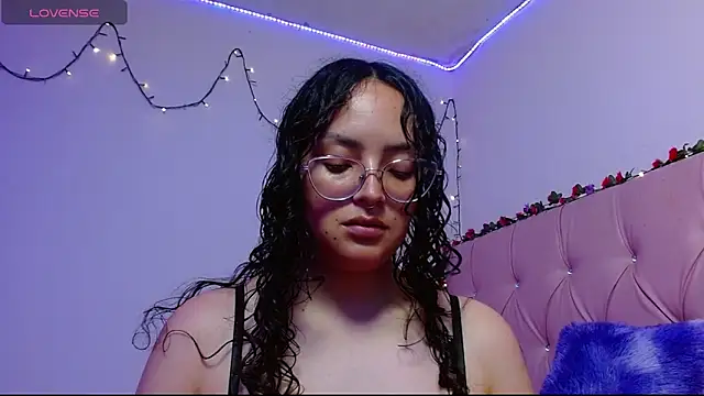 Snapshot of manumeow1 chatting on 12.01.25 manumeow1 online show from 12.01.25