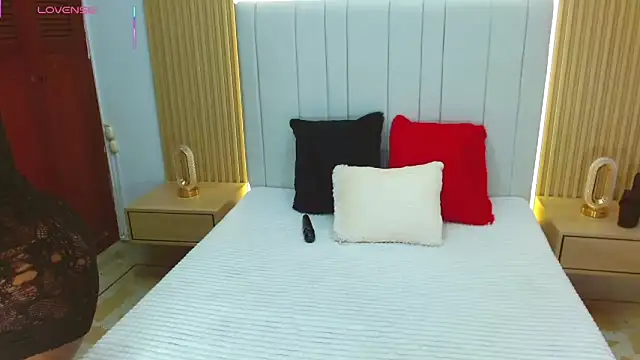 WildScarlet online show from 10.20.25