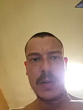 Snapshot of Tclarke93 chatting on 11.11.25 Tclarke93 online show from 11.11.25