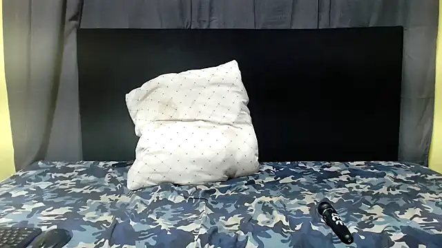 DarkBubble18 online show from 10.10.25