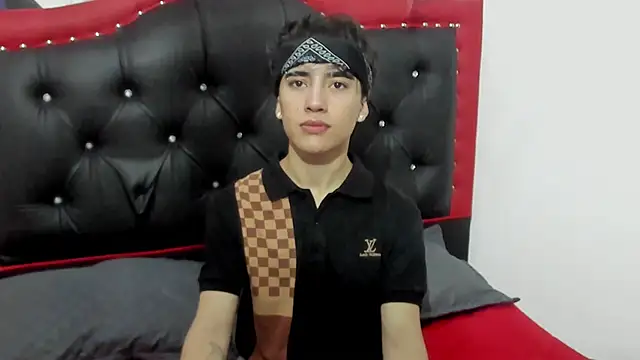 Snapshot of Thiago_Divine_ chatting on 10.20.25 Thiago Divine online show from 10.20.25