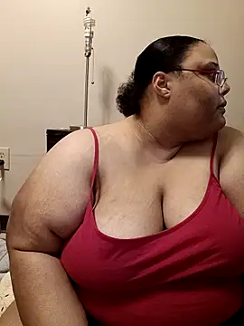 Snapshot of SexyBBW10790 chatting on 09.28.25 SexyBBW10790 online show from 09.28.25