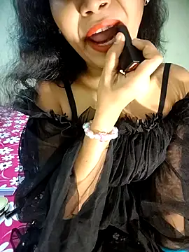 Snapshot of Snaya-baby chatting on 10.18.25 Snaya-baby online show from 10.18.25