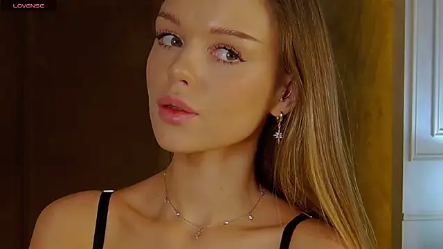 MarilynNova online show from 11.06.25