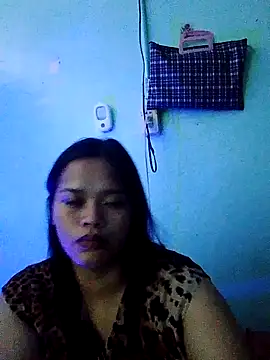 Snapshot of Yummymiciouse_26 chatting on 10.26.25 Yummymiciouse 26 online show from 10.26.25