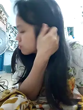 Snapshot of Anny-ly chatting on 10.04.25 Anny-ly online show from 10.04.25