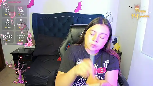 LucyPetit online show from 11.03.25