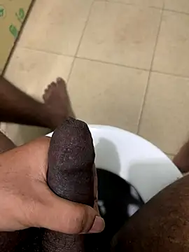 Snapshot of dickfuckerkkk chatting on 11.06.25 dickfuckerkkk online show from 11.06.25